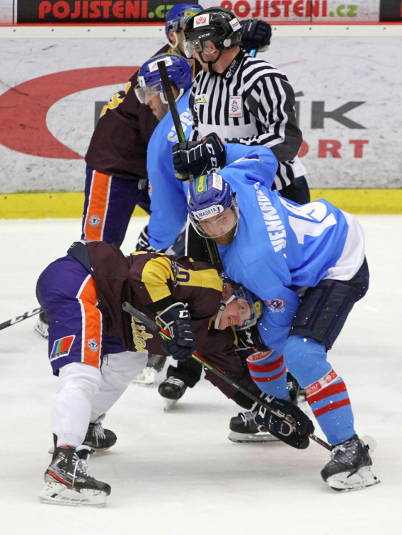 Vzpomínkový retro duel ovládli hokejisté Motoru