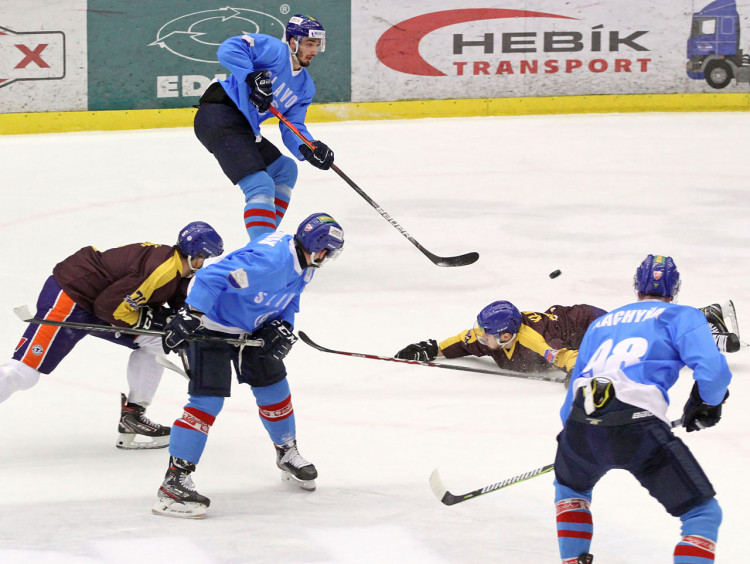 Vzpomínkový retro duel ovládli hokejisté Motoru