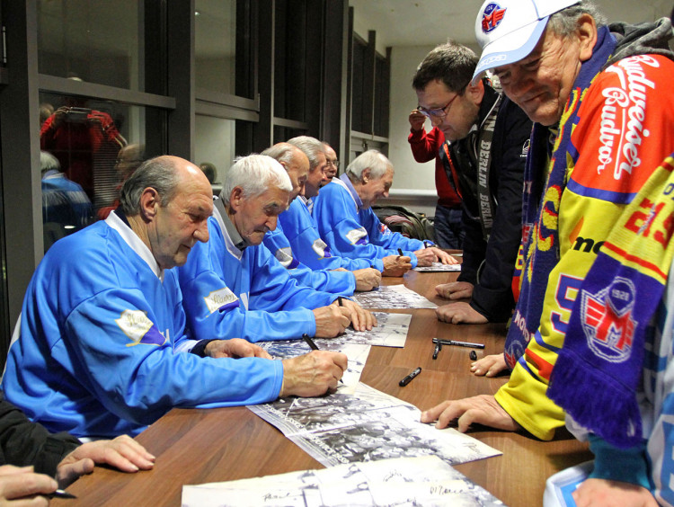 Vzpomínkový retro duel ovládli hokejisté Motoru