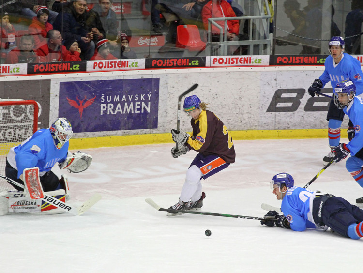 Vzpomínkový retro duel ovládli hokejisté Motoru