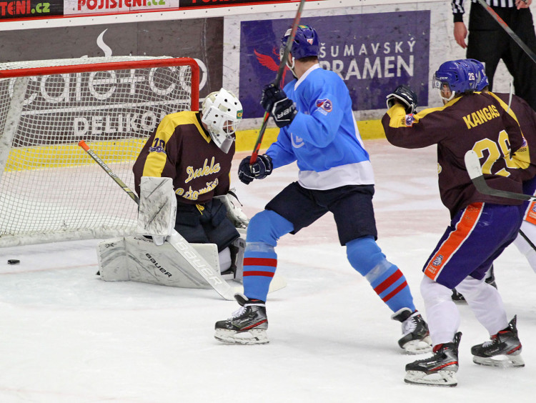 Vzpomínkový retro duel ovládli hokejisté Motoru