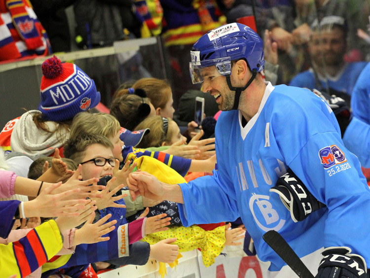 Vzpomínkový retro duel ovládli hokejisté Motoru