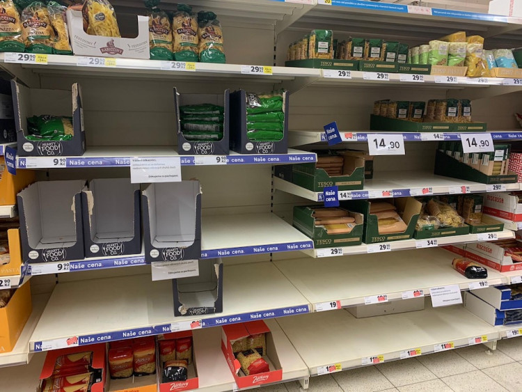 Vykoupené regály v obchodech