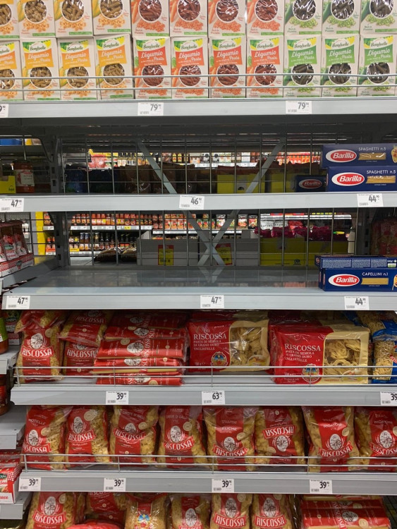 Vykoupené regály v obchodech