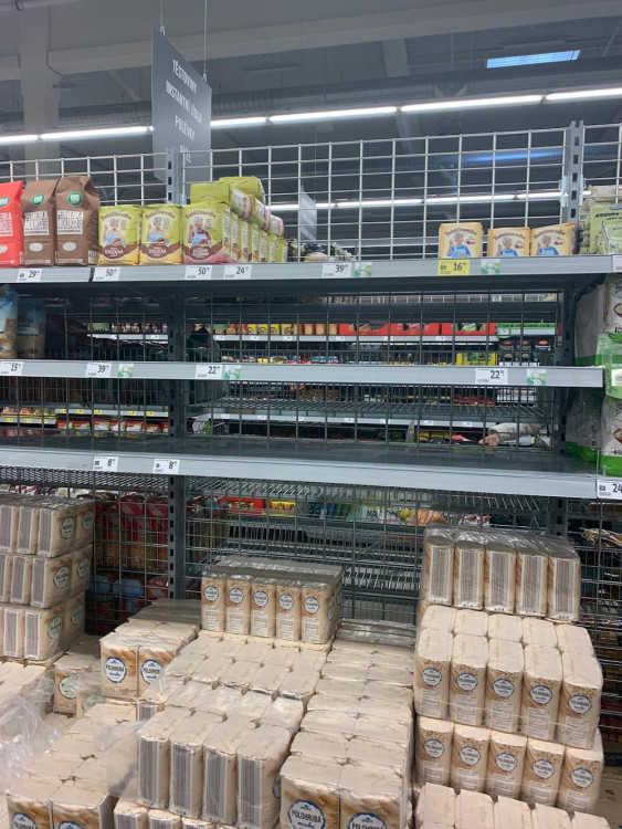 Vykoupené regály v obchodech