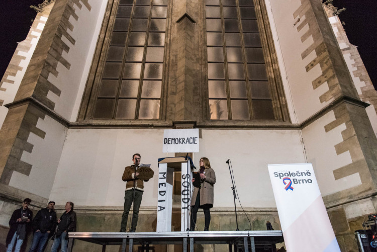 Pochod Postavme se rozvratu institucí, autor Tomáš Hrivňák