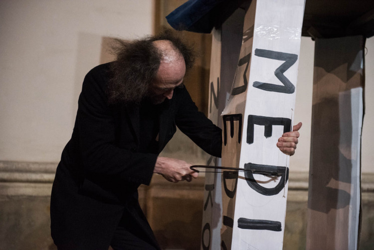 Pochod Postavme se rozvratu institucí, autor Tomáš Hrivňák