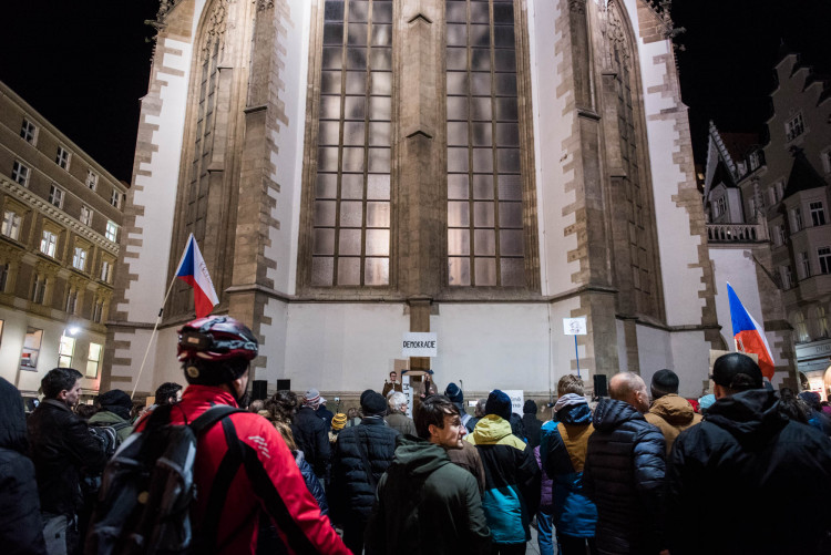 Pochod Postavme se rozvratu institucí, autor Tomáš Hrivňák