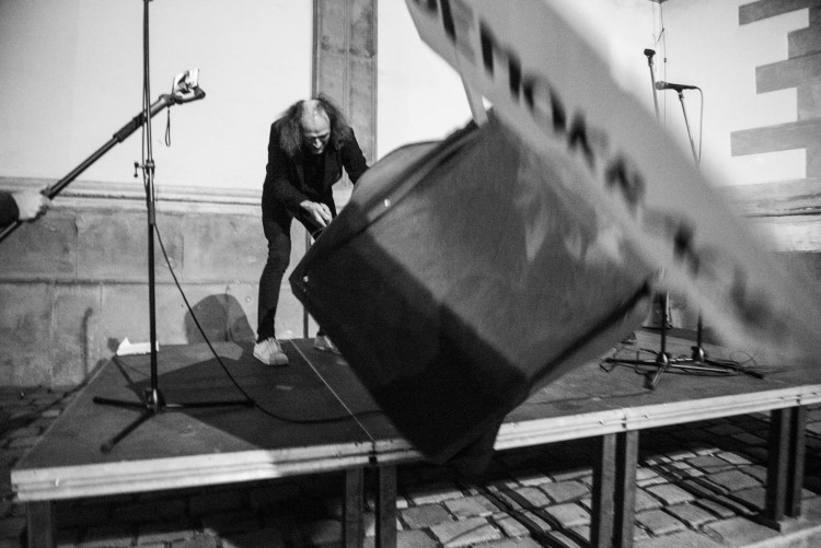 Pochod Postavme se rozvratu institucí, autor Tomáš Hrivňák