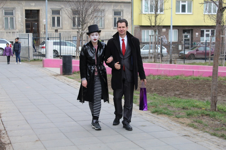 Maškary ovládly Cejl během festivalu Barvy brněnského Bronxu