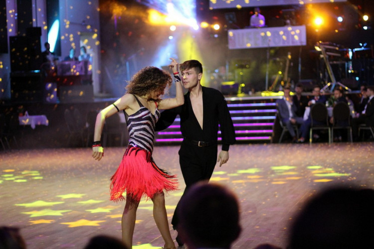 Brněnský Queerball 2020 propagoval s tématem Spolu navěky manželství pro všechny