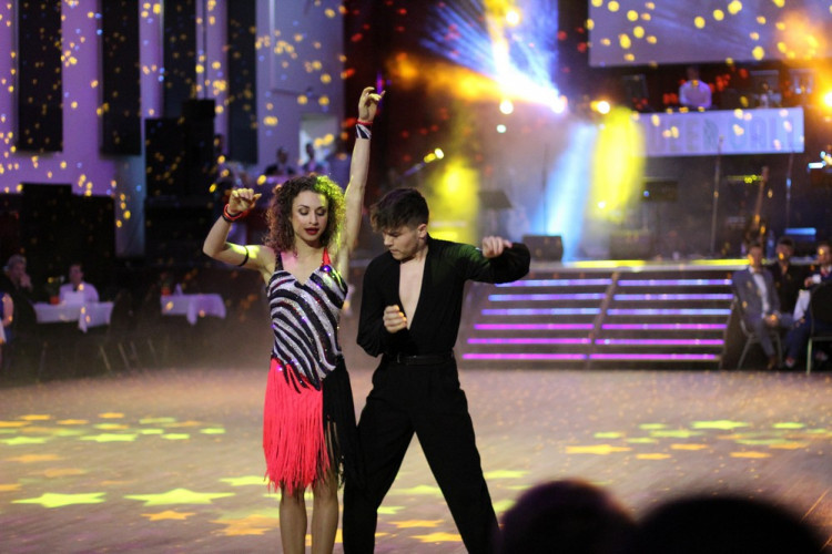 Brněnský Queerball 2020 propagoval s tématem Spolu navěky manželství pro všechny