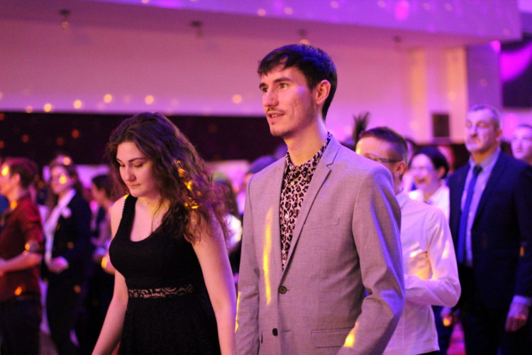 Brněnský Queerball 2020 propagoval s tématem Spolu navěky manželství pro všechny