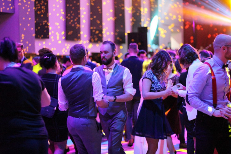 Brněnský Queerball 2020 propagoval s tématem Spolu navěky manželství pro všechny