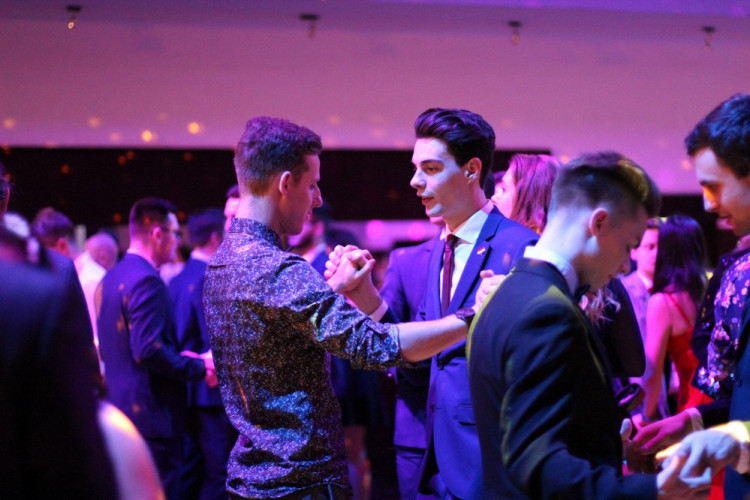 Brněnský Queerball 2020 propagoval s tématem Spolu navěky manželství pro všechny