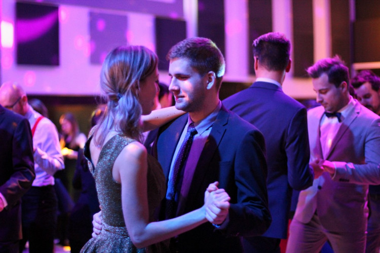 Brněnský Queerball 2020 propagoval s tématem Spolu navěky manželství pro všechny