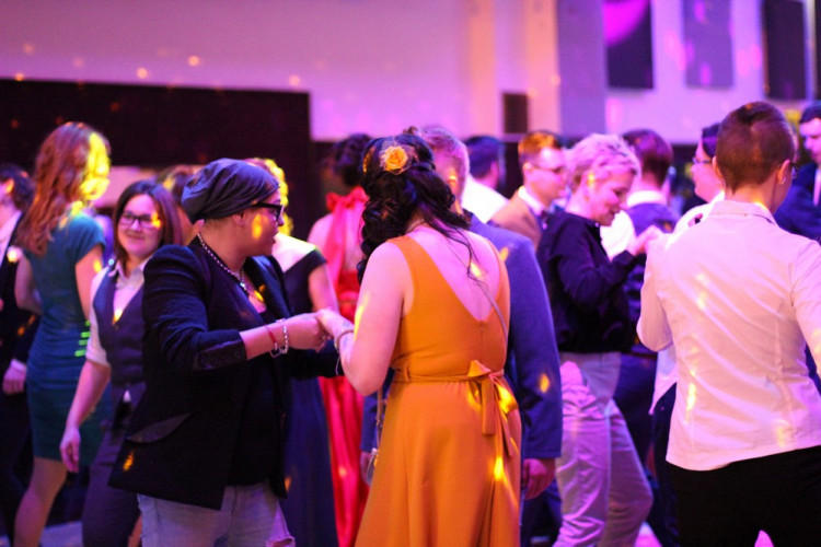 Brněnský Queerball 2020 propagoval s tématem Spolu navěky manželství pro všechny