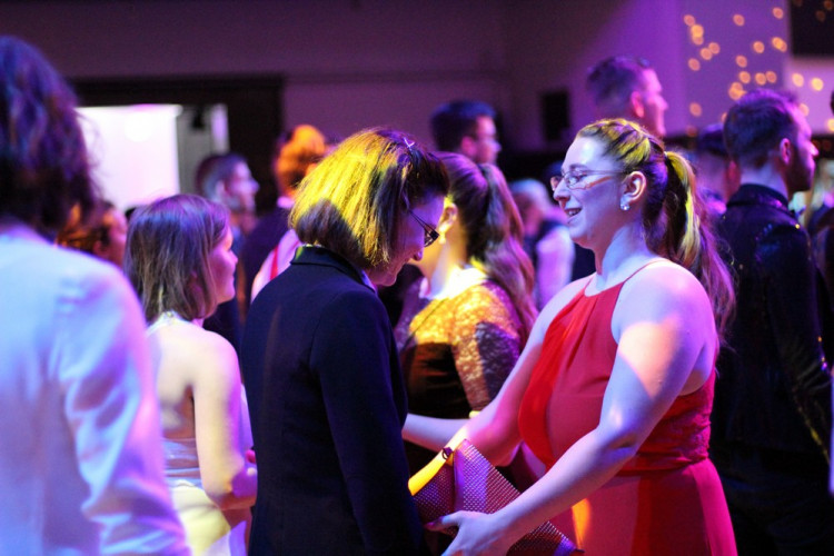 Brněnský Queerball 2020 propagoval s tématem Spolu navěky manželství pro všechny