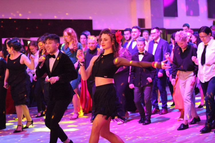 Brněnský Queerball 2020 propagoval s tématem Spolu navěky manželství pro všechny