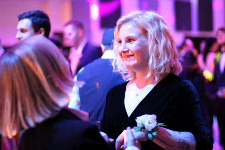 Brněnský Queerball 2020 propagoval s tématem Spolu navěky manželství pro všechny