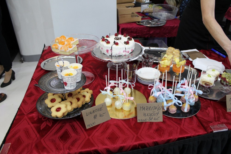 Brněnský Queerball 2020 propagoval s tématem Spolu navěky manželství pro všechny