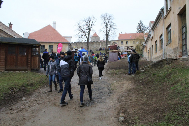 Slavnosti moravského uzeného na hradě Veveří navštívilo o víkendu 5 tisíc lidí