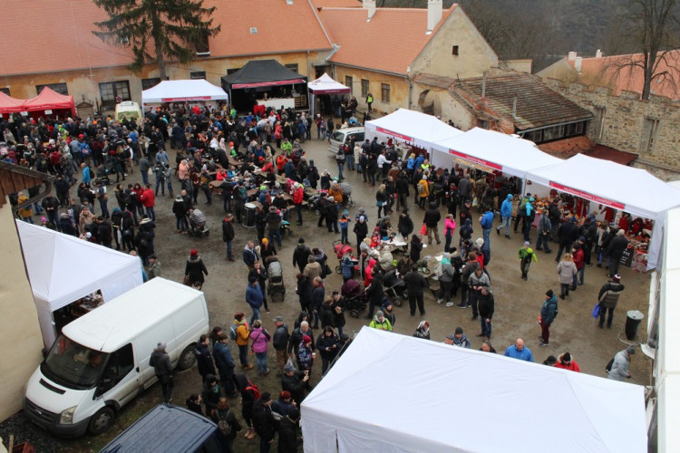 Slavnosti moravského uzeného na hradě Veveří navštívilo o víkendu 5 tisíc lidí