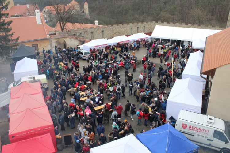 Slavnosti moravského uzeného na hradě Veveří navštívilo o víkendu 5 tisíc lidí