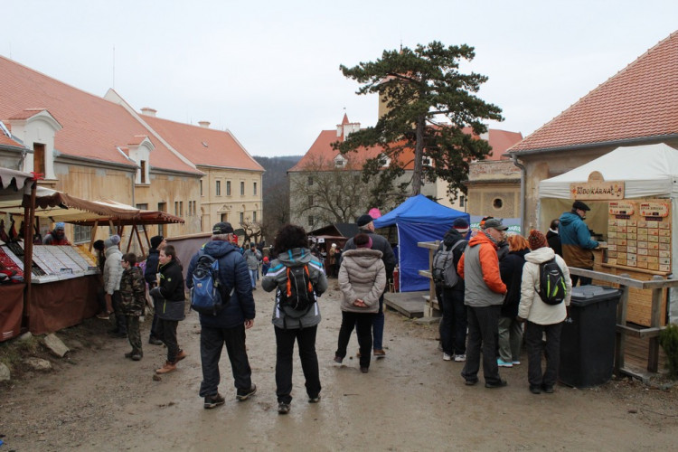 Slavnosti moravského uzeného na hradě Veveří navštívilo o víkendu 5 tisíc lidí