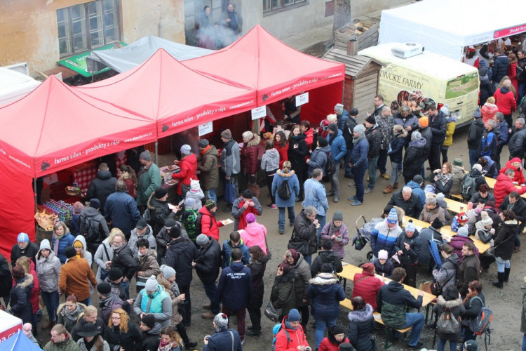 Slavnosti moravského uzeného na hradě Veveří navštívilo o víkendu 5 tisíc lidí