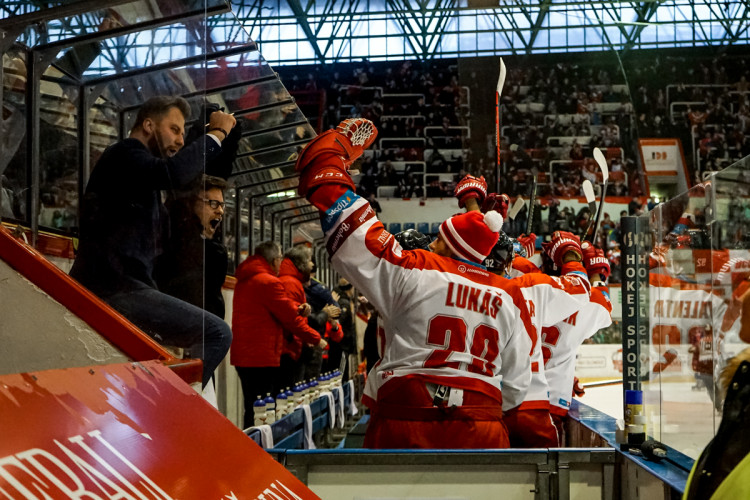 FOTOGALERIE: Hokejisté Olomouce v úvodním zápase předkola nadělili ševcům bůra! Takto vypadal zápas