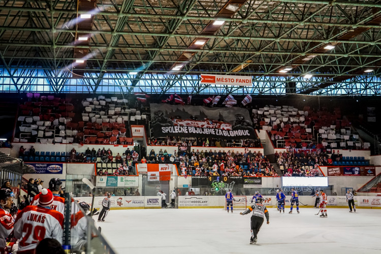 FOTOGALERIE: Hokejisté Olomouce v úvodním zápase předkola nadělili ševcům bůra! Takto vypadal zápas