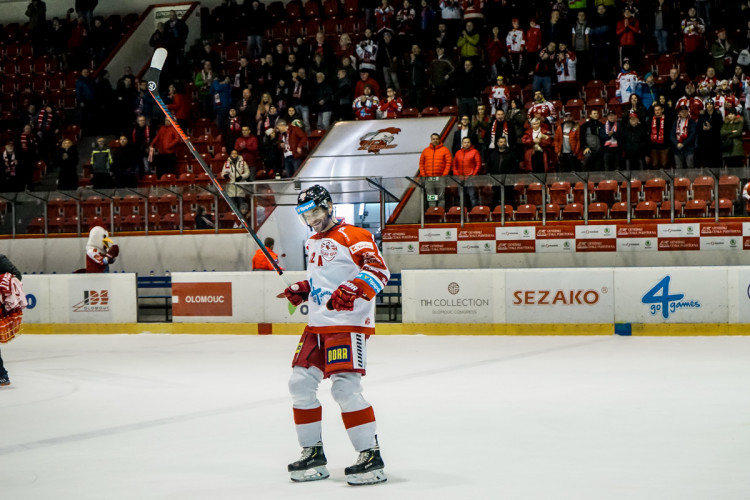 FOTOGALERIE: Hokejisté Olomouce v úvodním zápase předkola nadělili ševcům bůra! Takto vypadal zápas