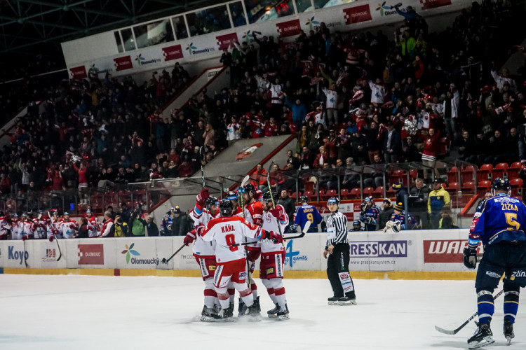FOTOGALERIE: Hokejisté Olomouce v úvodním zápase předkola nadělili ševcům bůra! Takto vypadal zápas