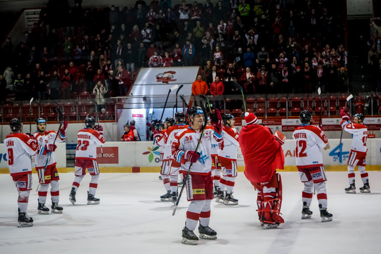 FOTOGALERIE: Hokejisté Olomouce v úvodním zápase předkola nadělili ševcům bůra! Takto vypadal zápas