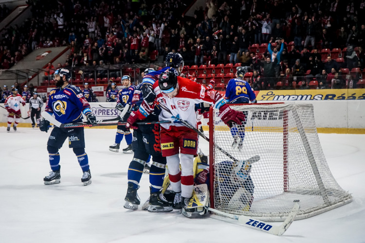 FOTOGALERIE: Hokejisté Olomouce v úvodním zápase předkola nadělili ševcům bůra! Takto vypadal zápas