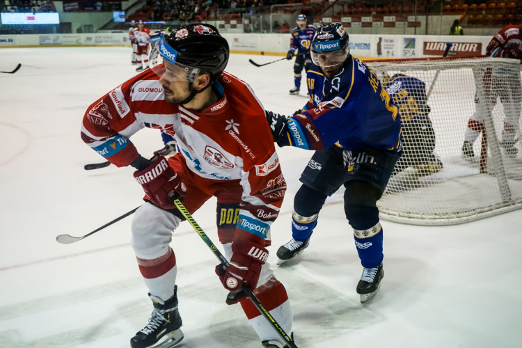 FOTOGALERIE: Hokejisté Olomouce v úvodním zápase předkola nadělili ševcům bůra! Takto vypadal zápas