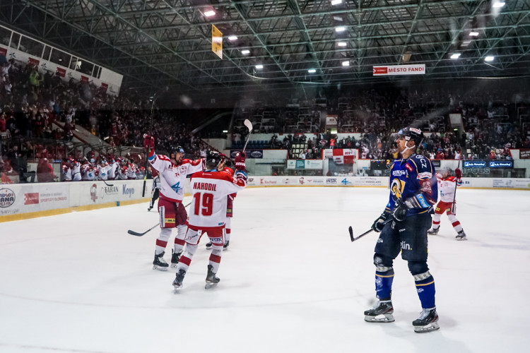 FOTOGALERIE: Hokejisté Olomouce v úvodním zápase předkola nadělili ševcům bůra! Takto vypadal zápas