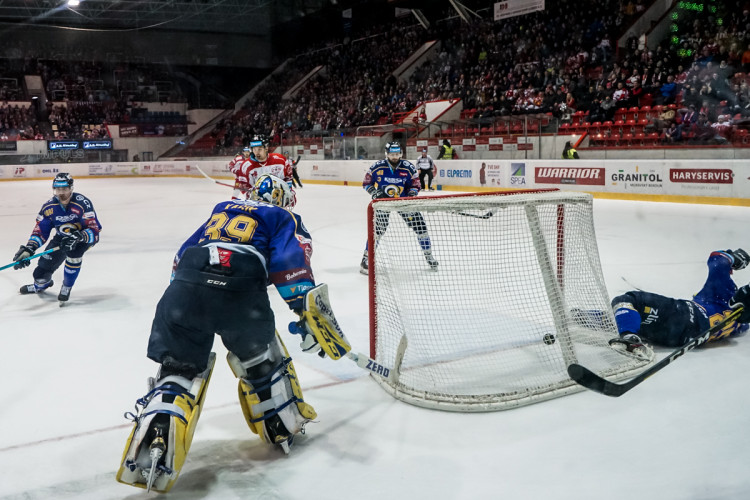 FOTOGALERIE: Hokejisté Olomouce v úvodním zápase předkola nadělili ševcům bůra! Takto vypadal zápas