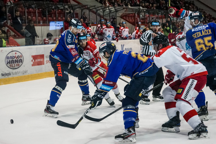 FOTOGALERIE: Hokejisté Olomouce v úvodním zápase předkola nadělili ševcům bůra! Takto vypadal zápas
