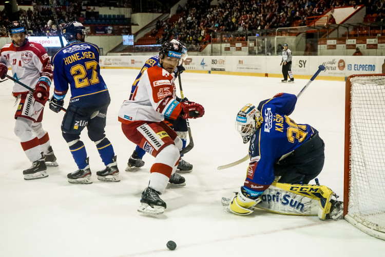FOTOGALERIE: Hokejisté Olomouce v úvodním zápase předkola nadělili ševcům bůra! Takto vypadal zápas
