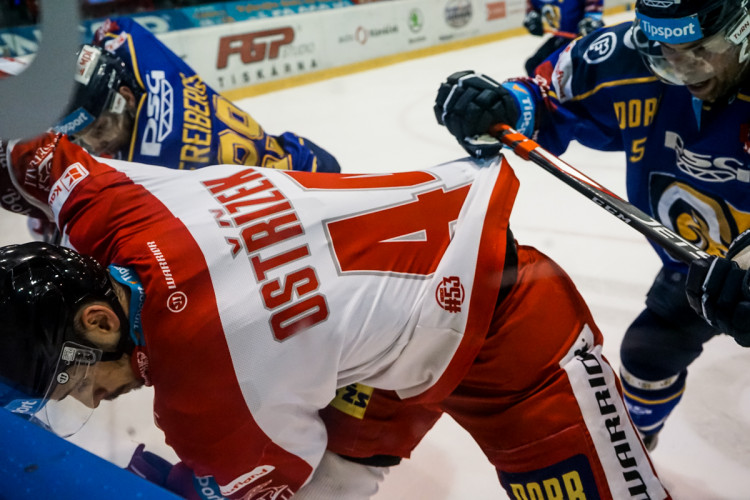 FOTOGALERIE: Hokejisté Olomouce v úvodním zápase předkola nadělili ševcům bůra! Takto vypadal zápas