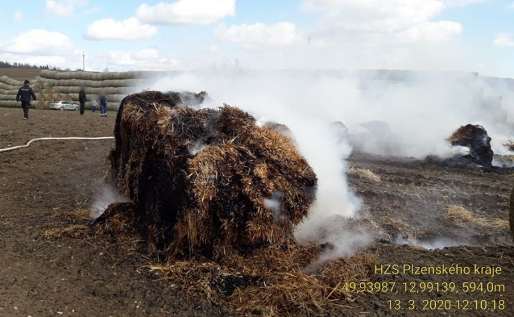 FOTOGALERIE: Požár stohu na severním Plzeňsku