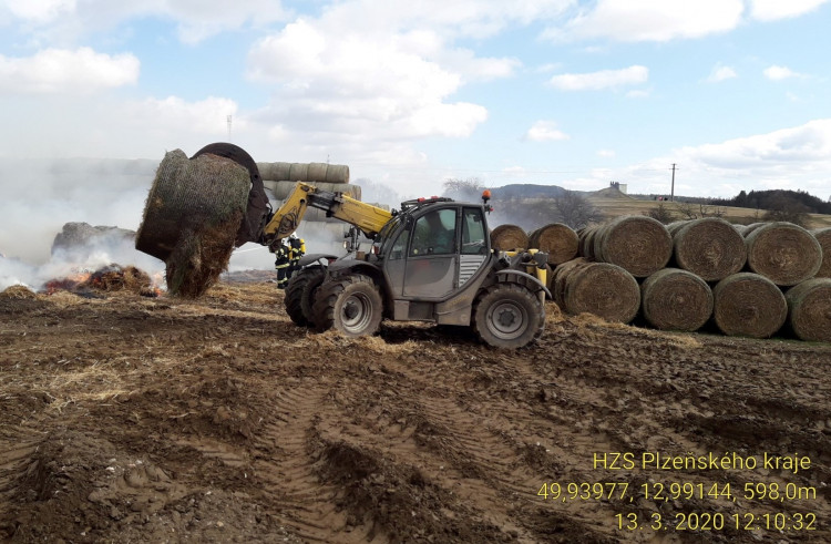 FOTOGALERIE: Požár stohu na severním Plzeňsku
