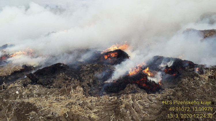 FOTOGALERIE: Požár stohu na severním Plzeňsku