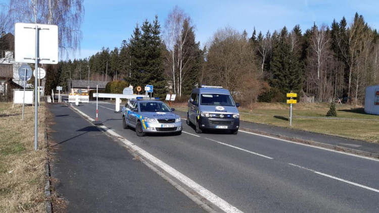 FOTOGALERIE: Policejní kontroly na hraničních přechodech