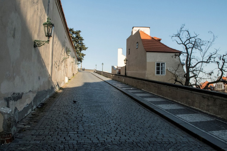 FOTOGALERIE: Vydejte se na procházku liduprázdnou Prahou