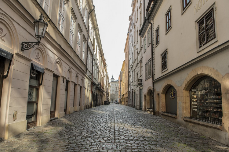 FOTOGALERIE: Vydejte se na procházku liduprázdnou Prahou