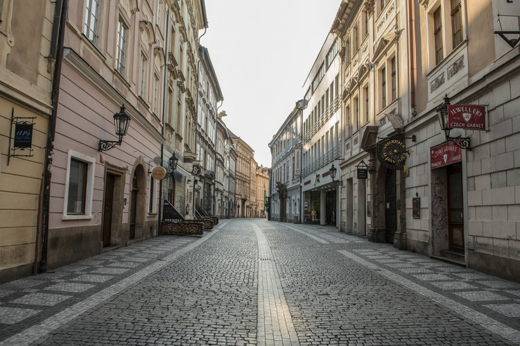 FOTOGALERIE: Vydejte se na procházku liduprázdnou Prahou