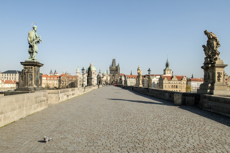 FOTOGALERIE: Vydejte se na procházku liduprázdnou Prahou